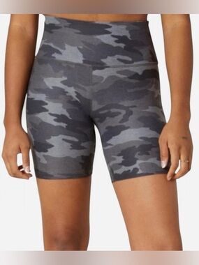 Beyond Yoga Gray Camo Printed Spacedye High-Waist Bike Shorts Women’s Size Large